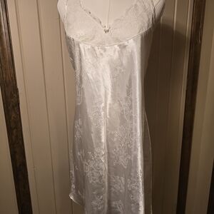 Jones New York Satin Slip Dress / Nightgown – Size